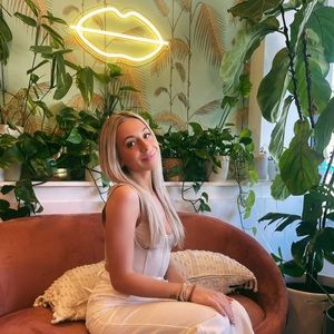 Meet your Posher, Ella